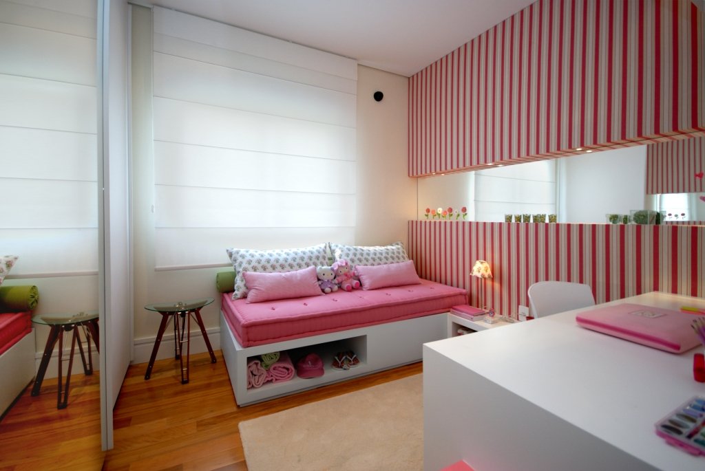 Roman shade in a girl’s bedroom with a pink striped wall